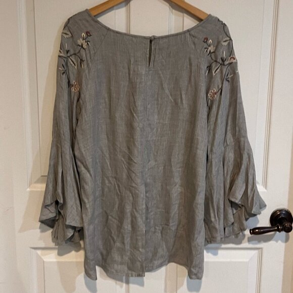 LC Lauren Conrad Womens L Gray Embroidered Boho Peasant Top Bell Sleeve Blouse - Picture 2 of 5